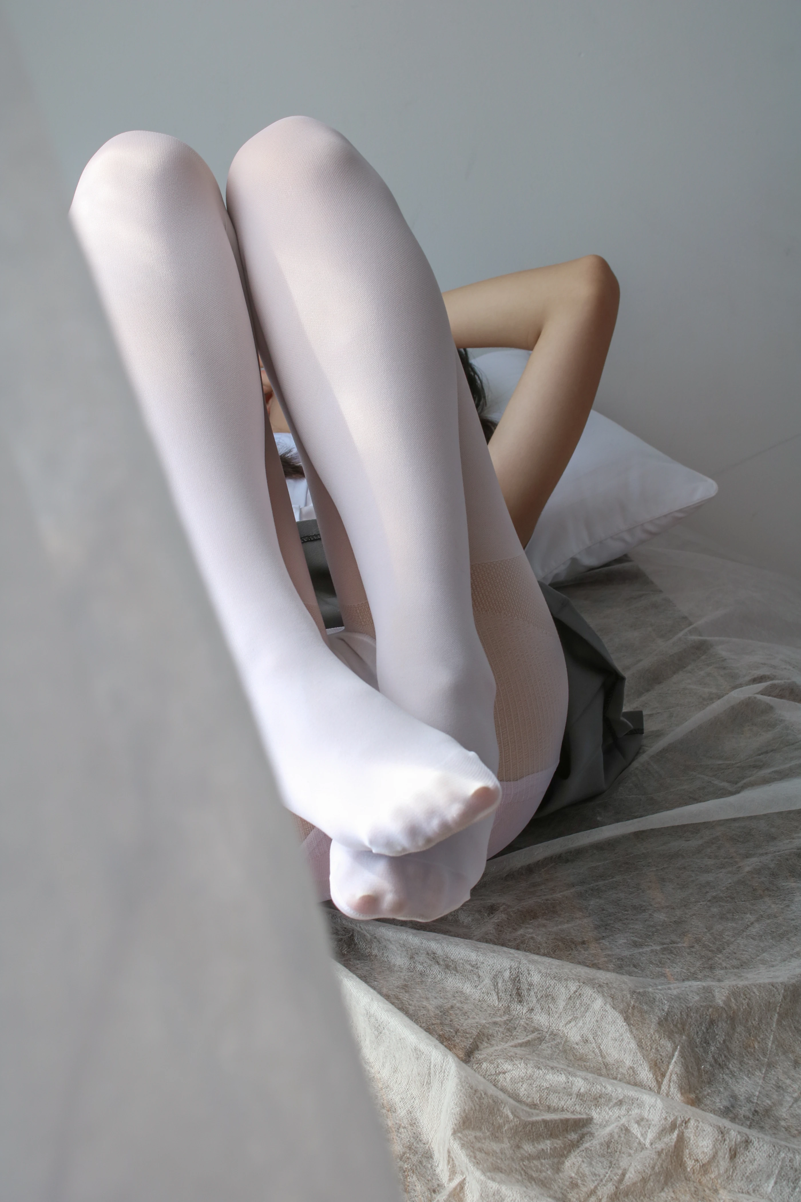 森萝财团 [BETA-029] 玩手机的白丝少女 [182P]插图5